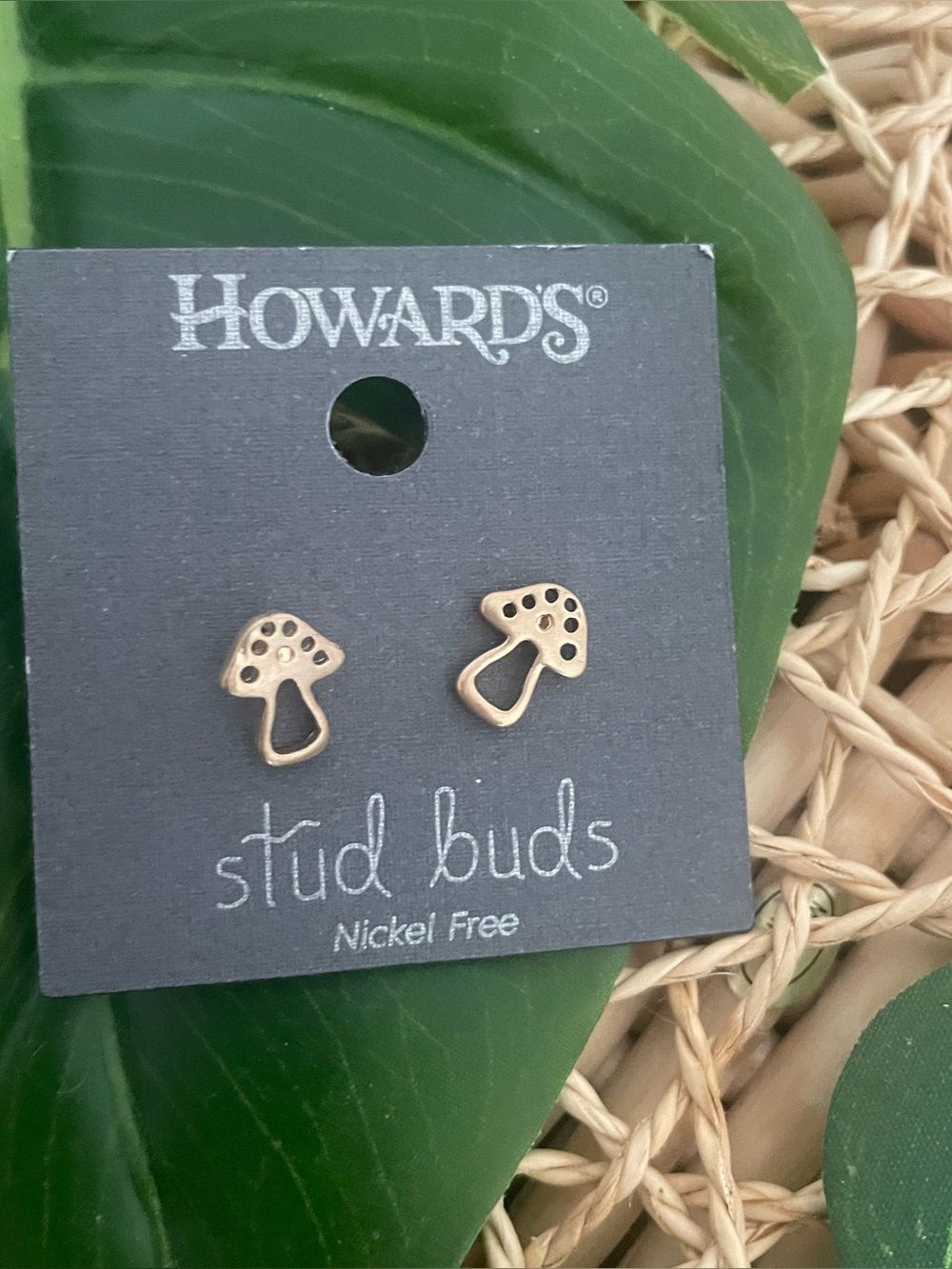 Howard’s Stud Buds Boho Hippie Gold toned Mushroom stud earrings NWT Nickel Free
